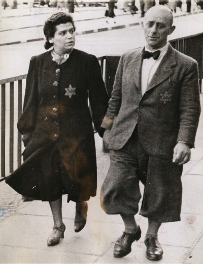 Jewish couple in Berlin wearing yellow stars, 1941.